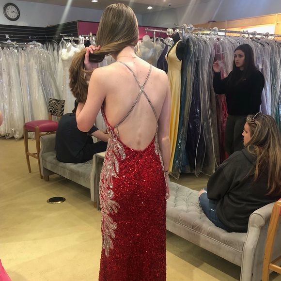 red prom dress! - Picture 2 of 5